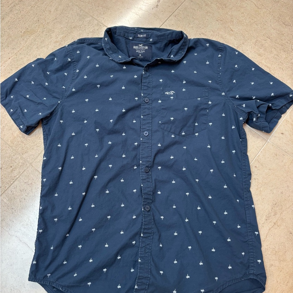Hollister Slim Fit Button-Up Shirt – Navy w/ Palm Tree Print (Size M)